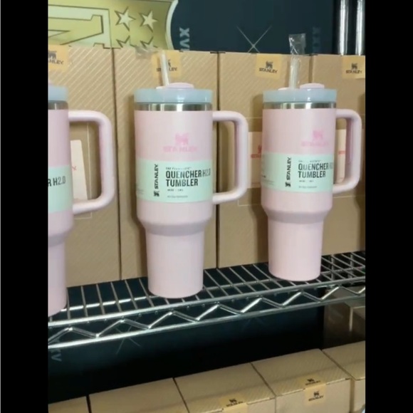 Stanley Quencher H2.0 40oz Tumbler – Cherry blossom | New in Box | Viral Cup - Picture 2 of 3